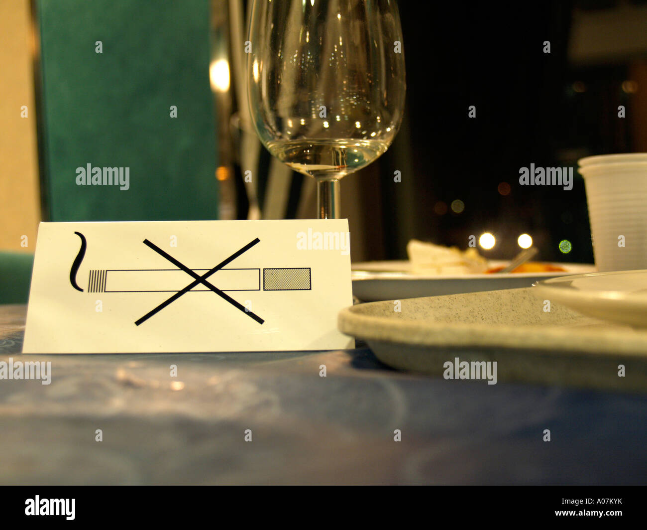 Tabelle für Nichtraucher Nichtraucher in einem Restaurant Kantine einer Fähre Stockfoto