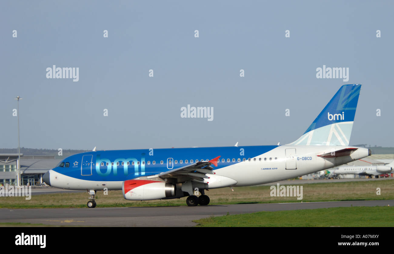 BMI Airbus A319-131 Dalcross Flughafen Inverness, Schottisches Hochland fahren wird vorbereitet.  XAV 3988-379 Stockfoto