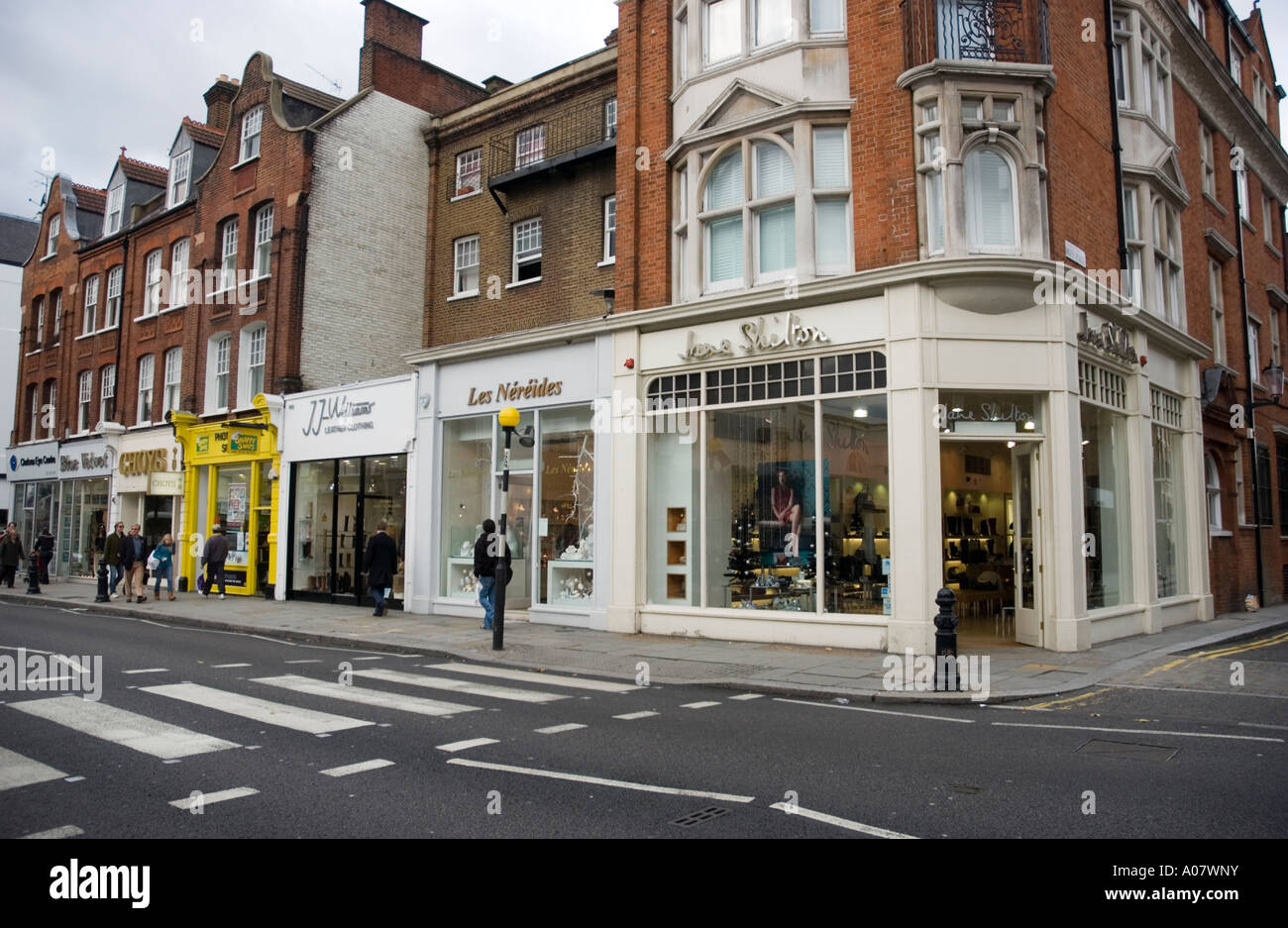 Geschäfte auf Kings Road, Chelsea, London, England. Stockfoto