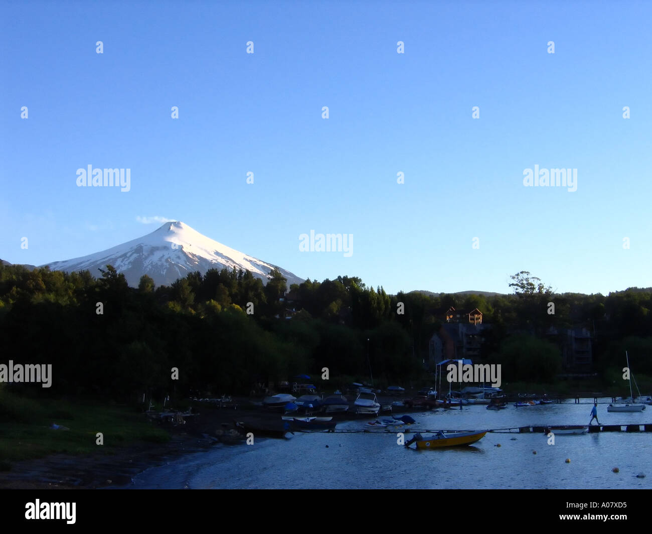 Blick auf Hafen und Volcan Villarica Pucon chile Stockfoto