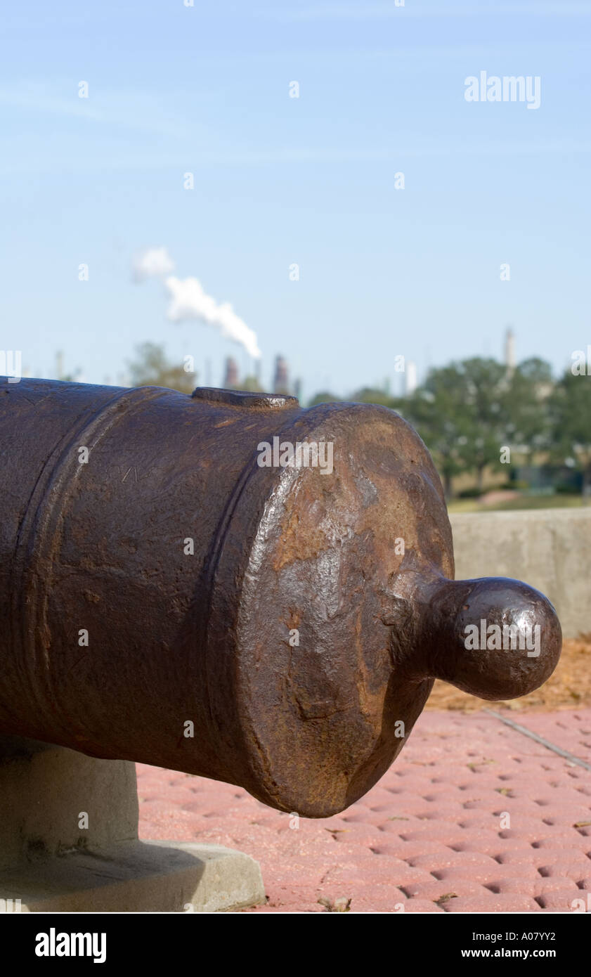 Canon mit Rauch Industrieerfahrung Comemorative Schlacht von Baton Rouge in der amerikanischen Revolution-LA Stockfoto