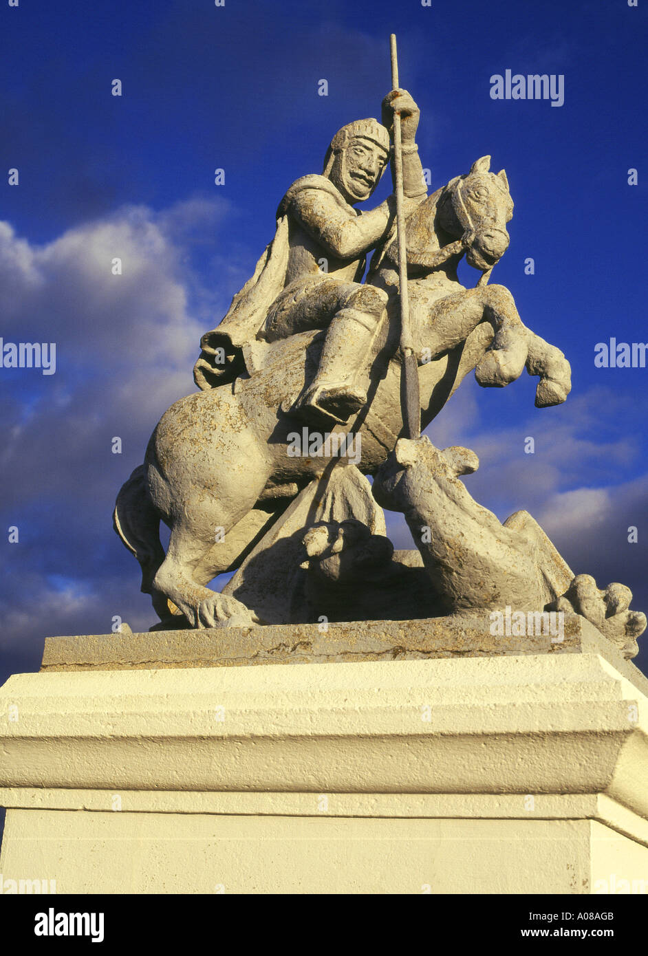 dh ITALIENISCHE KAPELLE ORKNEY St. George und Drachendenkmal Patron St.-Statue Stockfoto