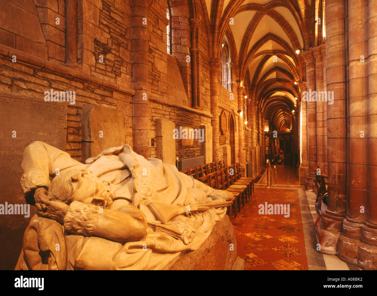 dh St Magnus Cathedral KIRKWALL ORKNEY Dr John Rae Arctic explorer und South Aisle Grab Nordwesten Passage Expedition Stockfoto