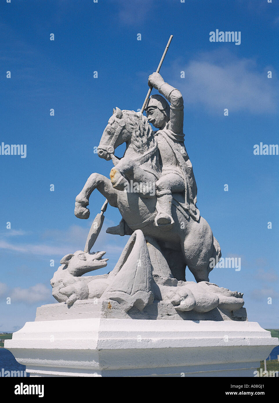 dh italienische Kapelle ORKNEY St. George und der Drachenstatue. Stockfoto