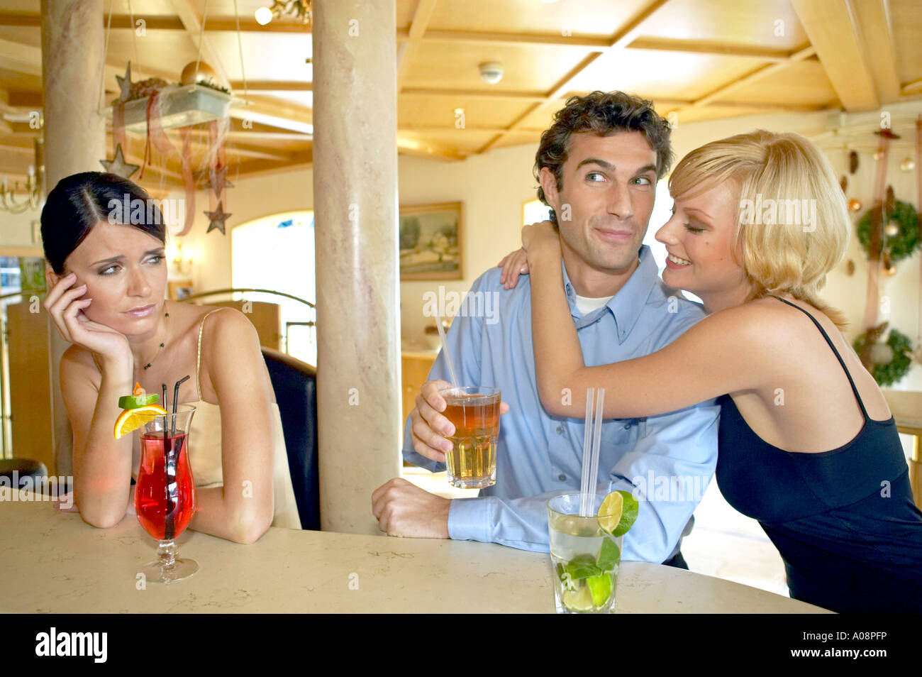 Schwuler mann flirtet mit frau