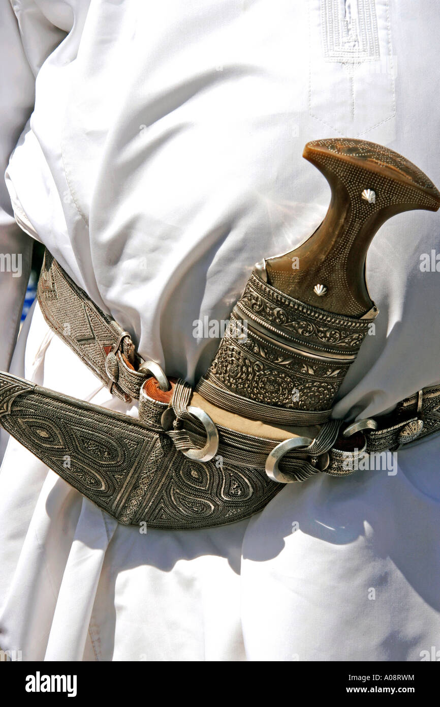 Oman-Mann Mit Einem Typischen Krumdolch, Mann in traditionellen Tuch Stockfoto