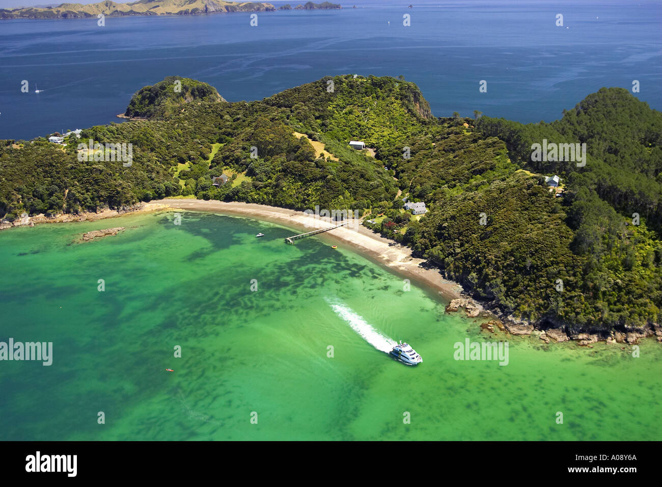 Cooks Cove Motuarohia Roberton Insel Bucht von Inseln Northland New Zealand Antenne Stockfoto