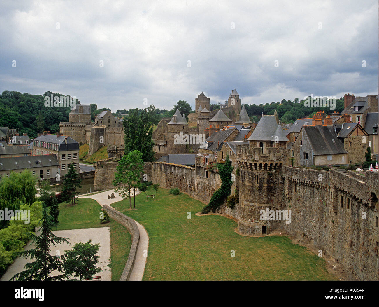 Der ummauerten Stadt Fougeres wurde 1173, nachdem es war, durch den englischen König Henry II zerstört worden von Baron Raoul II wieder aufgebaut Stockfoto