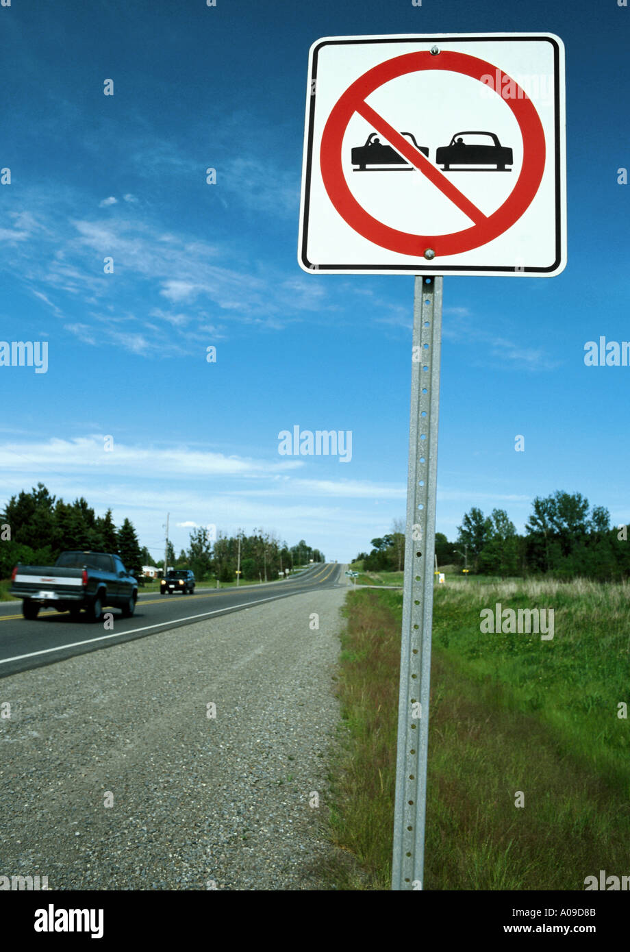 Weitergabe Oder Beim Uberholen Verboten Schild Stockfoto Bild