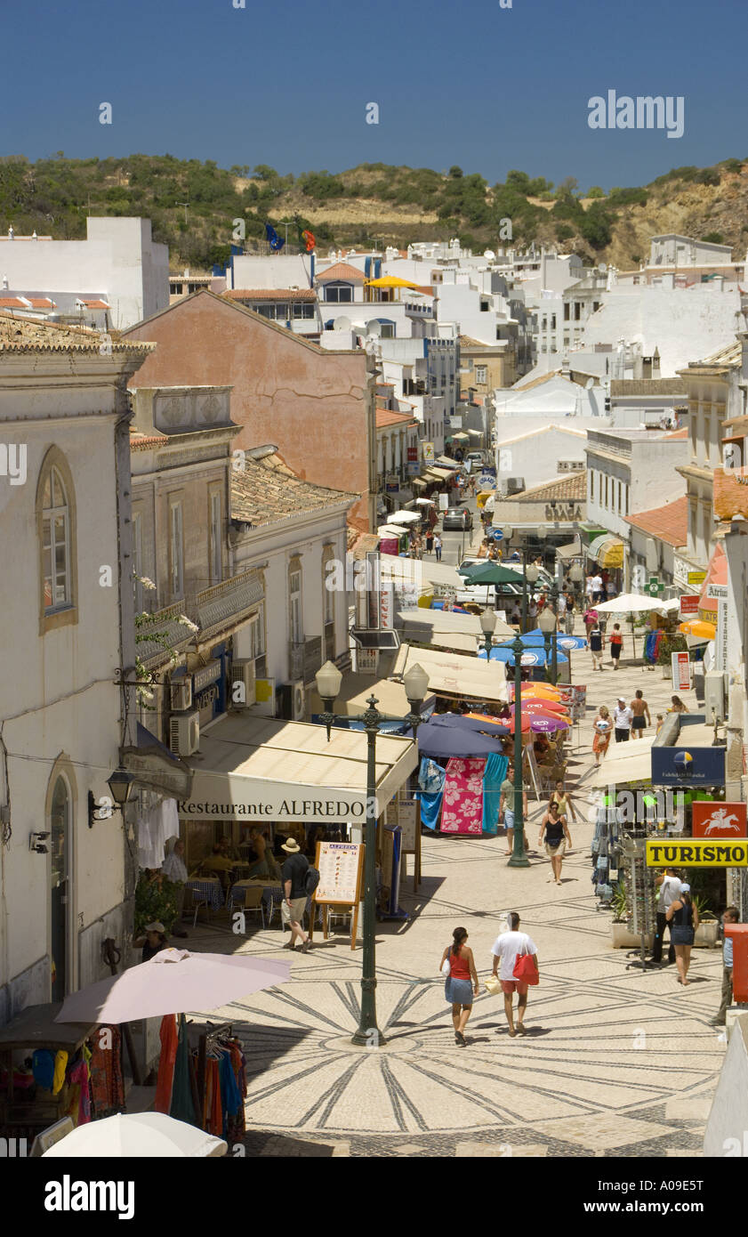 Haupteinkaufsstraße in Albufeira, Portugal, Algarve Stockfoto