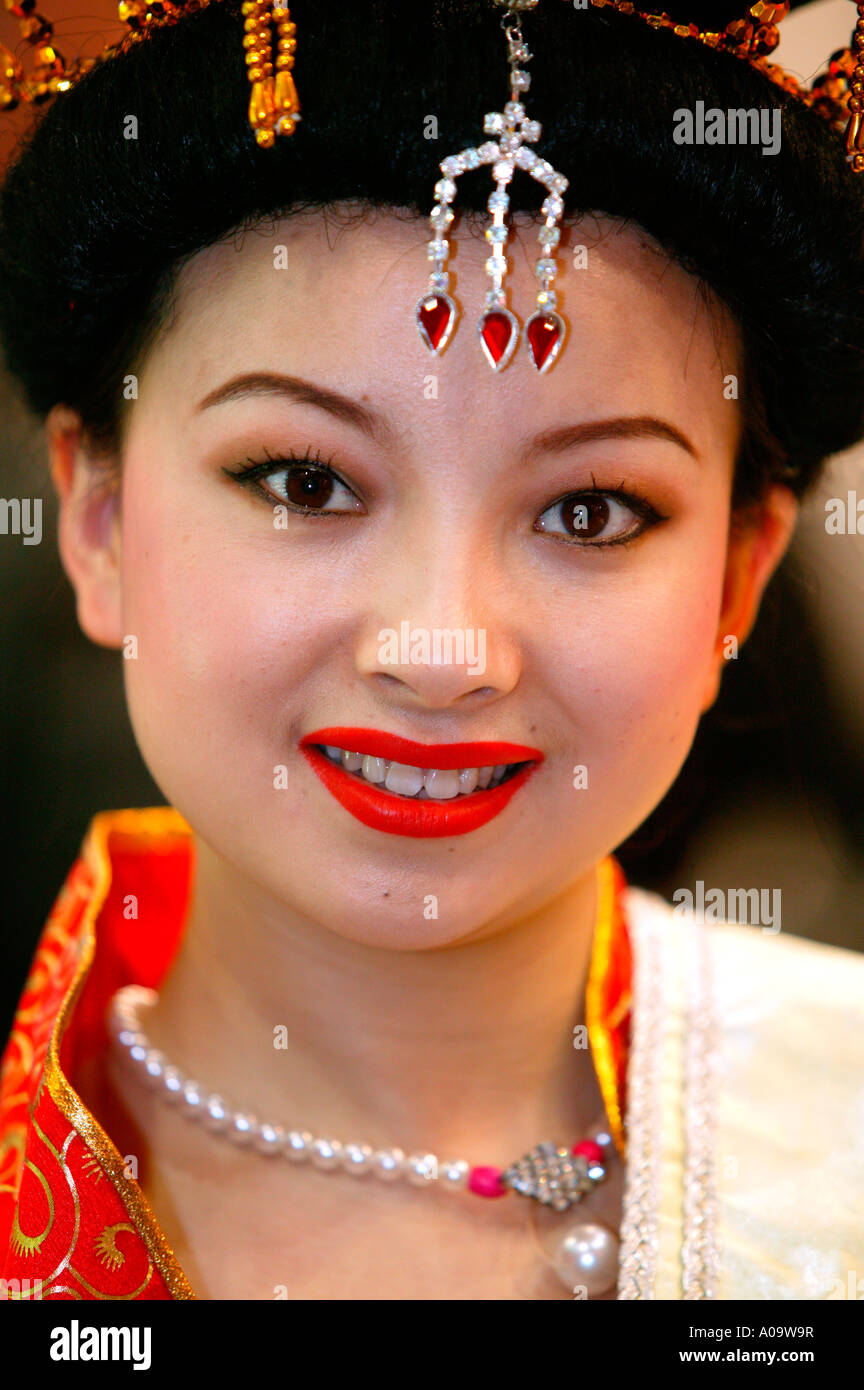 Frau aus China Portrait, Frau Mädchen aus China in National Gewand Asian Beauty Queen Miss ...