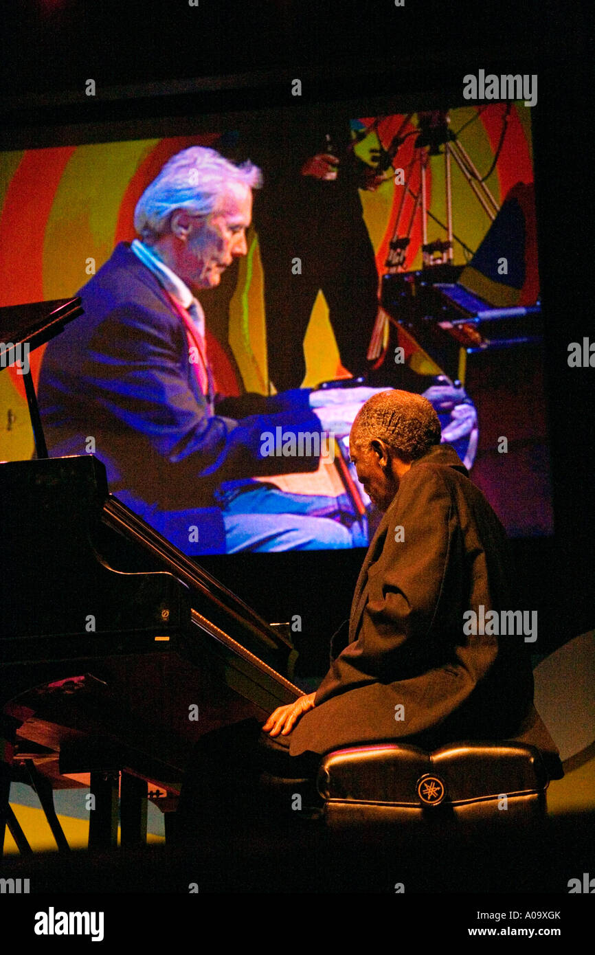 HANK JONES spielt Klavier auf der MONTEREY JAZZ FESTIVAL Stockfoto