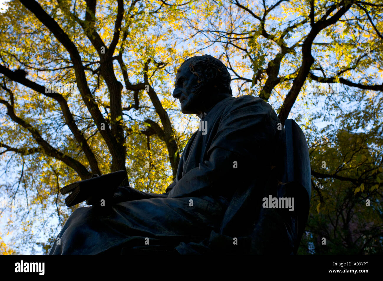 Yale University Theodore Dwight Woolsey Statue am alten Campus New Haven Connecticut USA Stockfoto