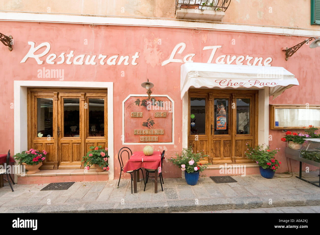 Traditionelles Restaurant in der Altstadt, l ' Ile Rousse, La Balagne, Korsika, Frankreich Stockfoto