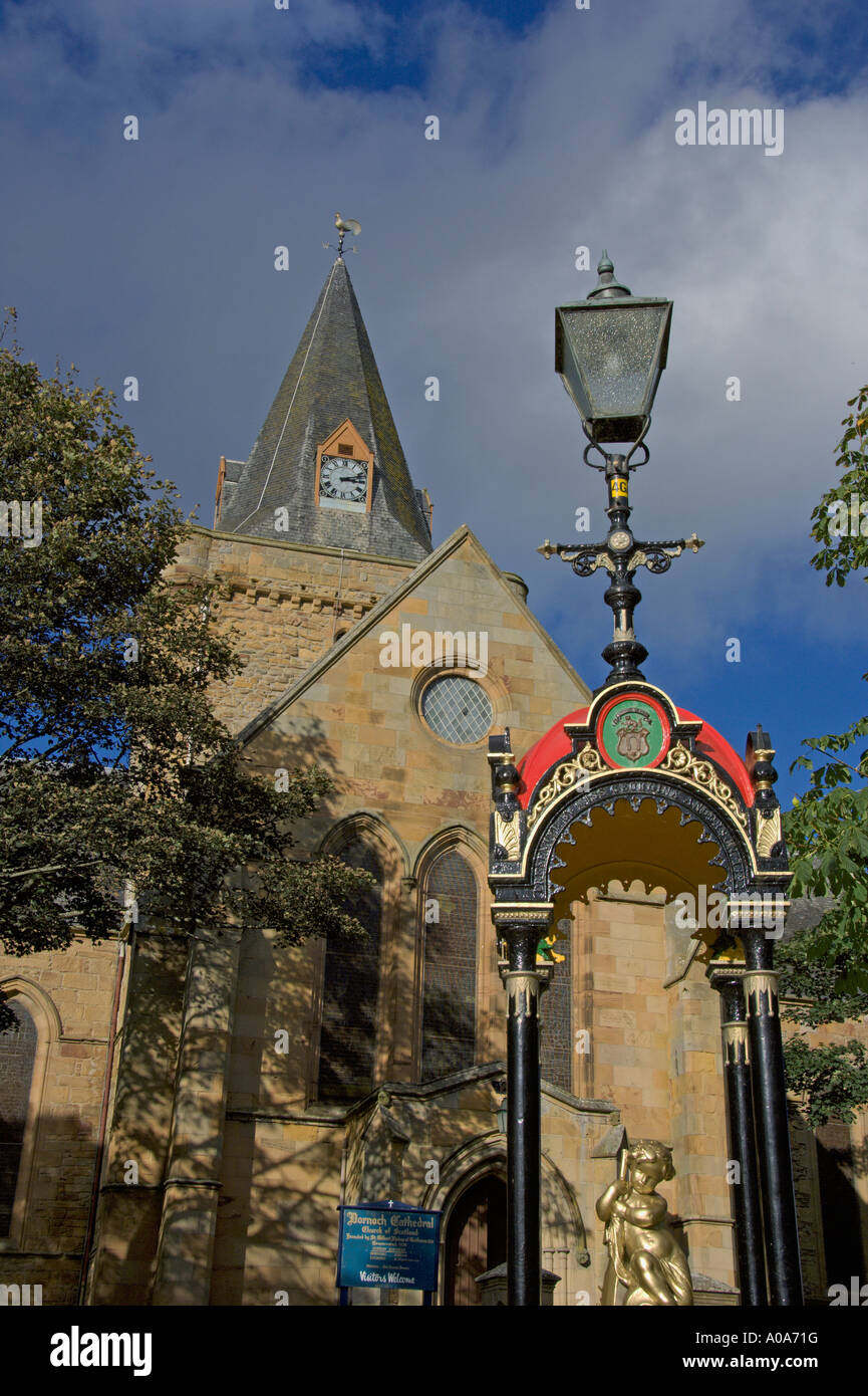 Dornoch Kathedrale und viktorianischen Wasser Brunnen Dornoch Sutherland Highland Region in der Nähe von Inverness Stockfoto