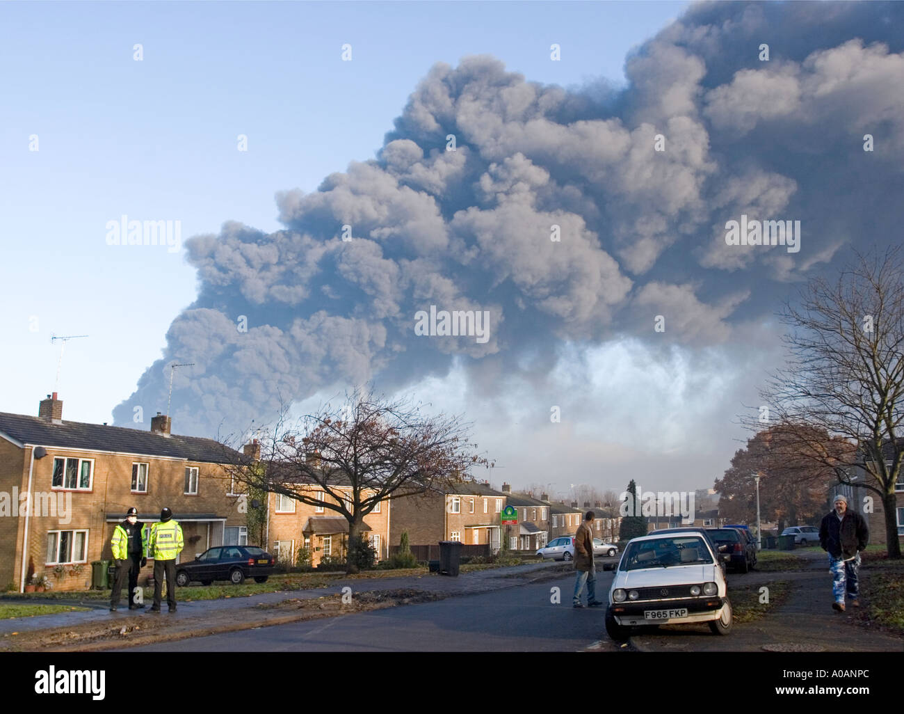 Ploom von Buncefield Oil Depot Feuer Hemel Hempstead Hertfordshire zu rauchen Stockfoto