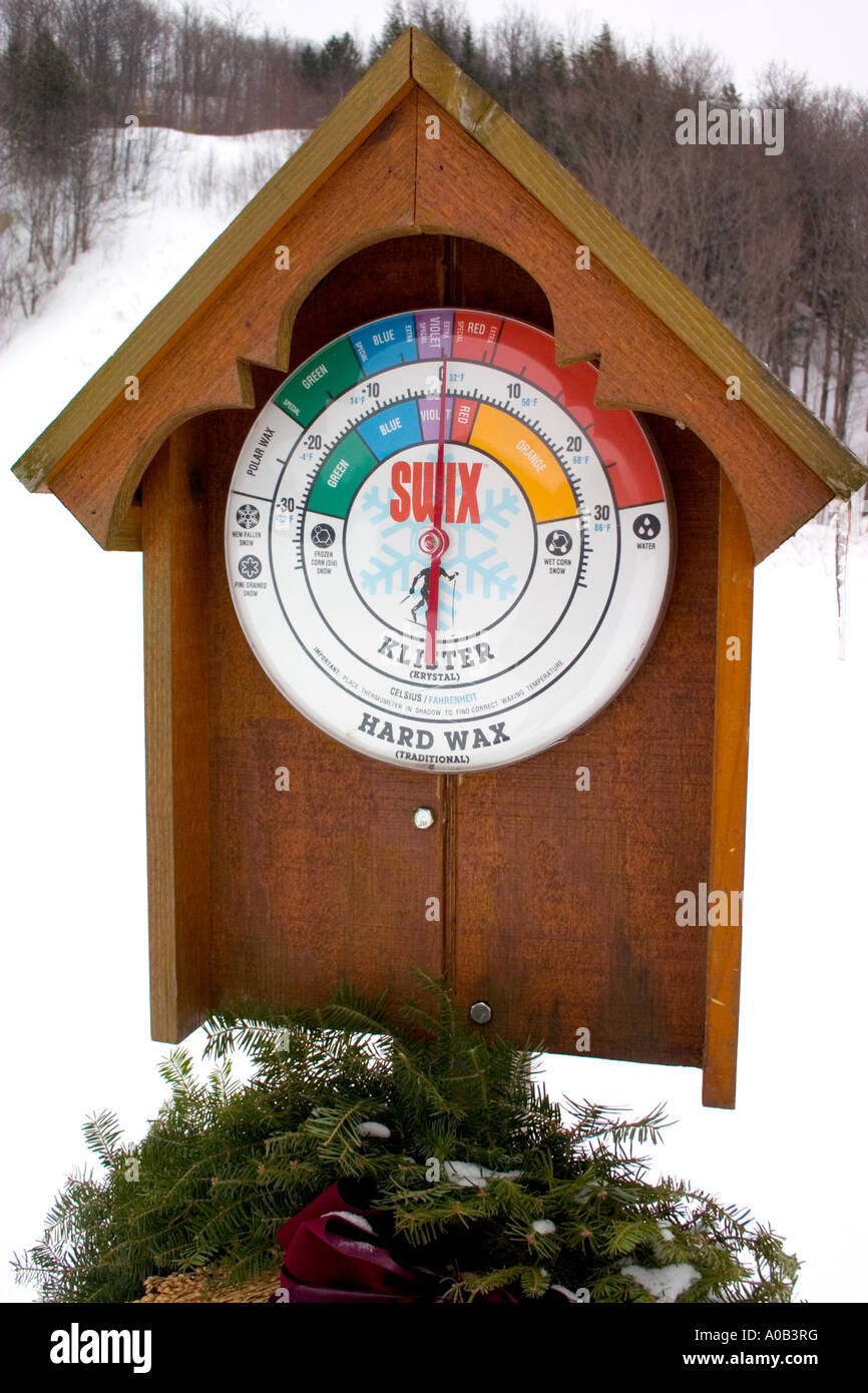 Thermometer wählen und für die Bestimmung der Art der Ski Wachs Anwendung zu messen. Wolverine Nordic Ski Club Ironwood Michigan MI USA Stockfoto