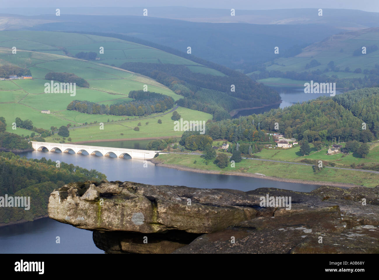"Bamford Edge" und Ladybower Vorratsbehälter in Derbyshire "Great Britain Stockfoto