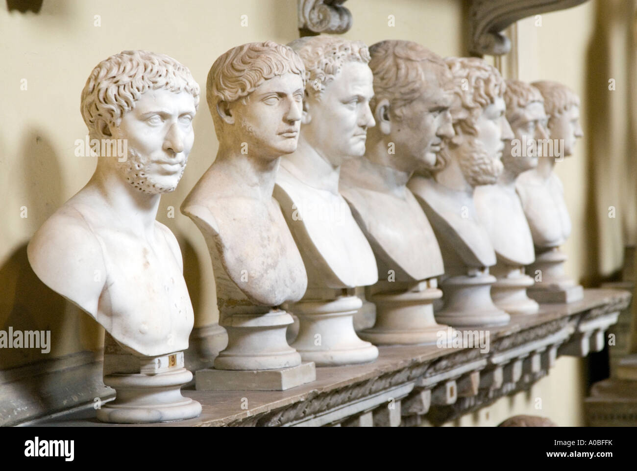 Büsten von angesehenen alten Römer im Vatikanischen Museum Rom Italien Stockfoto