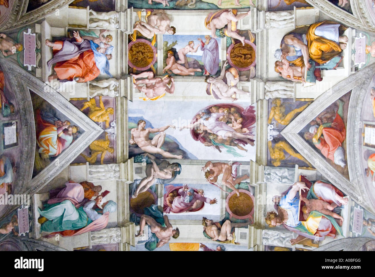 Die Erschaffung Adams von Michelangelo an der Decke der Sixtinischen Kapelle im Vatikan Museum Rom Italien Stockfoto