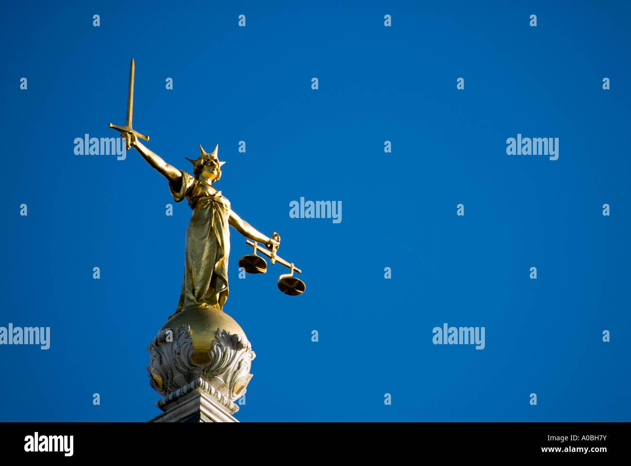 Statue der Justitia auf dem alten Bailey, London, England, UK Stockfoto