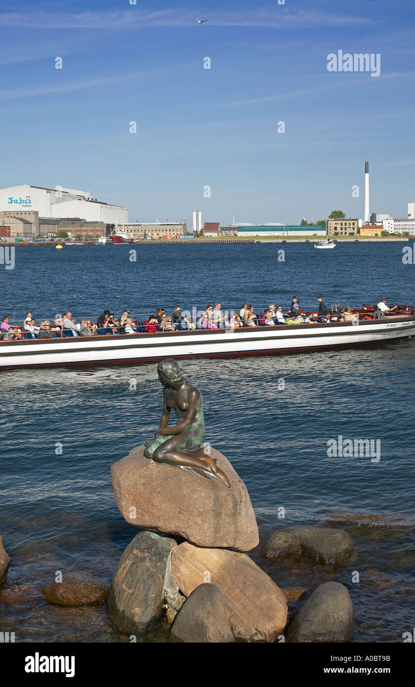 Die kleine Meerjungfrau-Statue und touristischen Sehenswürdigkeiten tour Boot, Kopenhagen, Dänemark Stockfoto