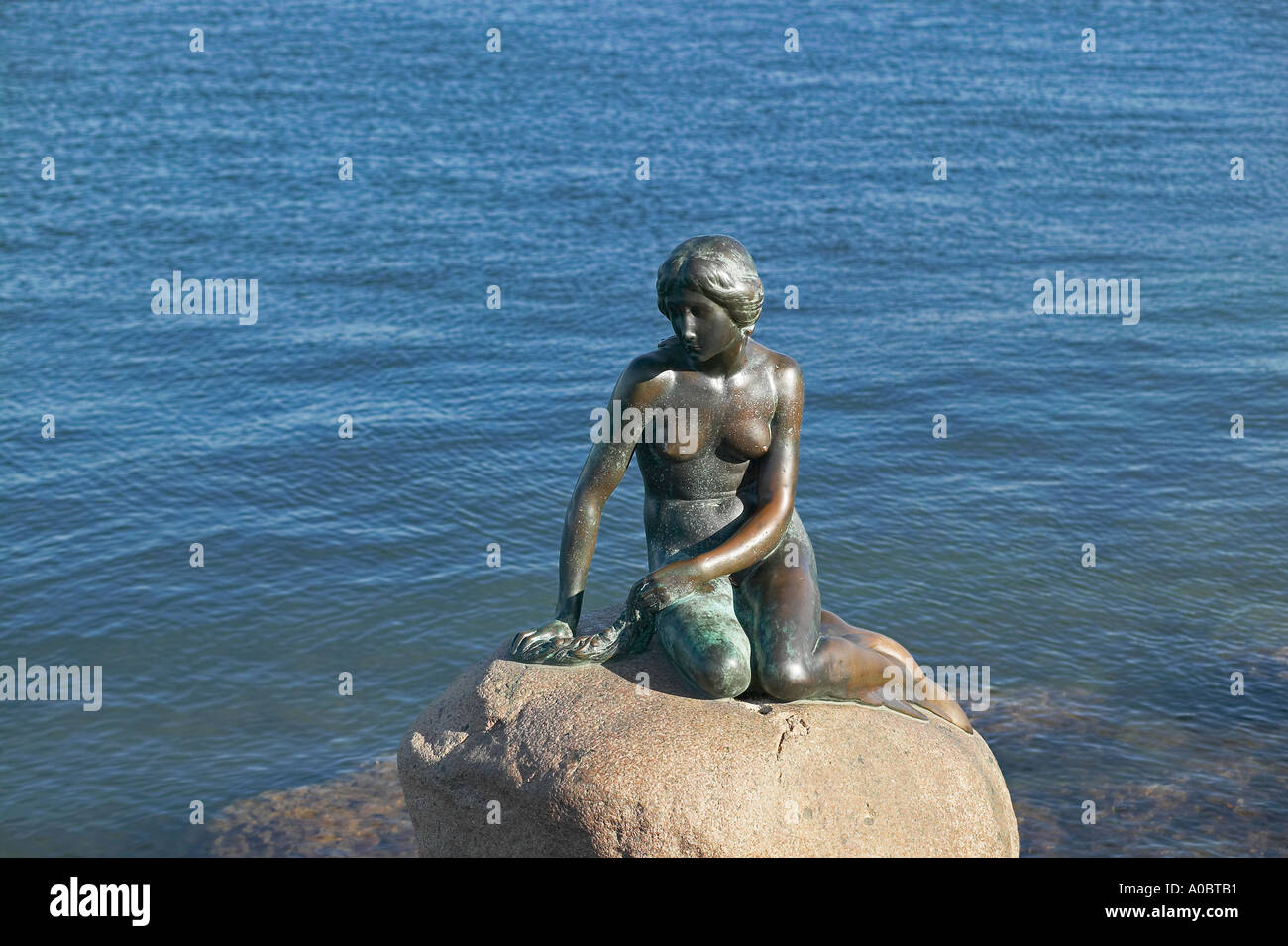 Die kleine Meerjungfrau, Bronzestatue von Edvard Eriksen 1913, Kopenhagen, Dänemark, Europa Stockfoto