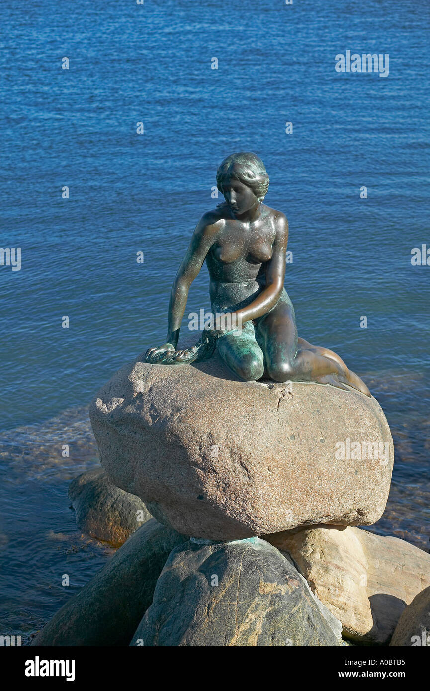 Die kleine Meerjungfrau, Bronzestatue von Edvard Eriksen 1913, Kopenhagen, Dänemark, Europa Stockfoto