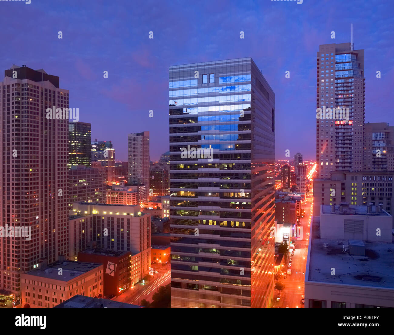 Gebäude in der Morgendämmerung, Stadt Skyline Chicago USA Stockfoto