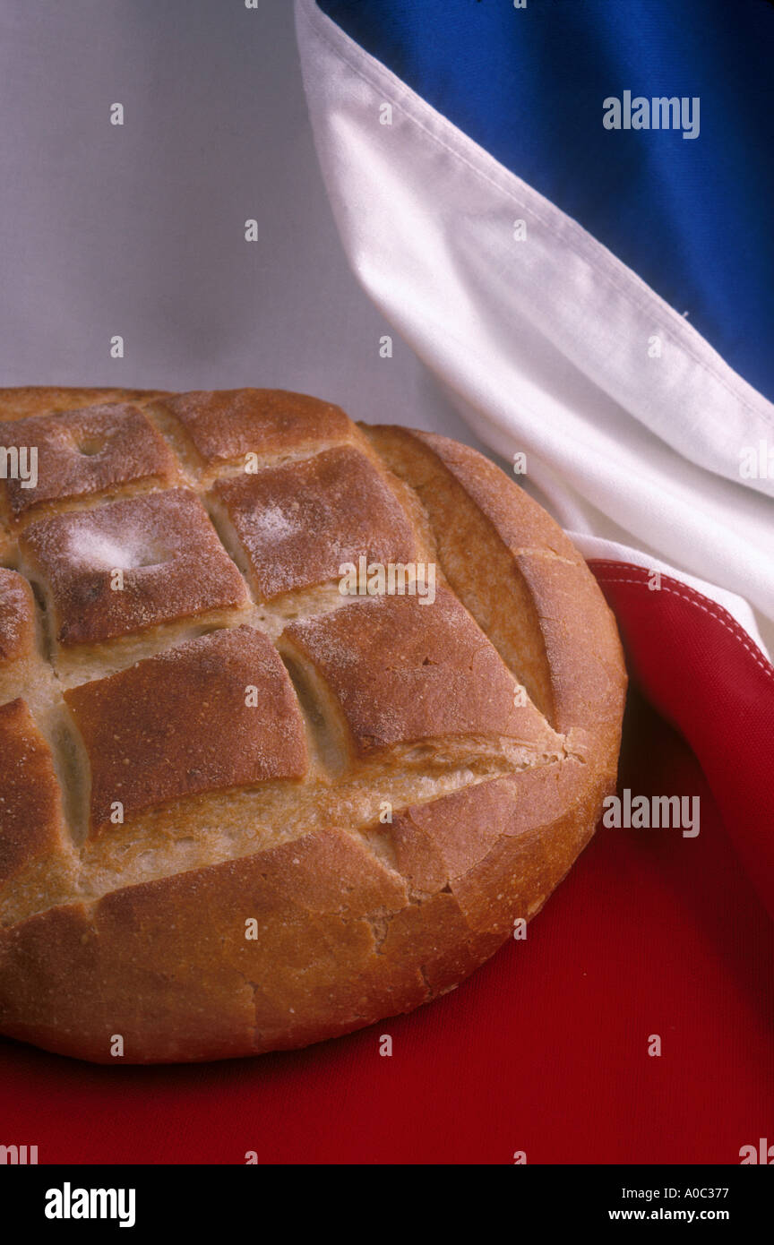 Baguette mit französischer Flagge Stockfoto
