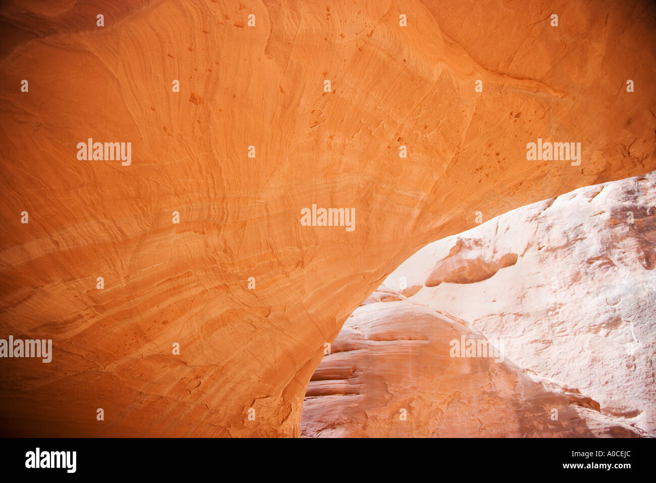 Roten Felsen im Sand Dünen Arch Arches Nationalpark Moab Utah USA Stockfoto