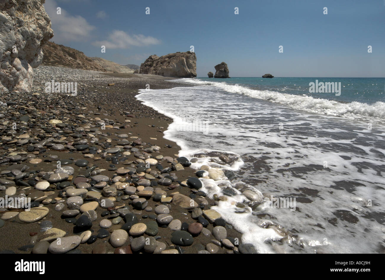 Wellen, die ans Ufer an der Geburtsort von Aphrodite Zypern Stockfoto