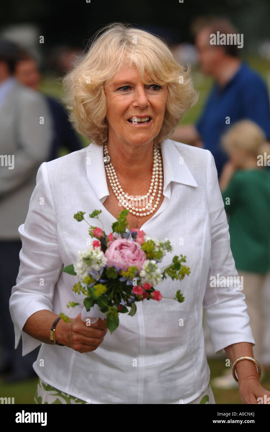 DIE HERZOGIN VON CORNWALL BESUCHT DIE BOWOOD HUNDEAUSSTELLUNG UND COUNTRY FAIR WILTSHIRE UK JULI 2006 Stockfoto