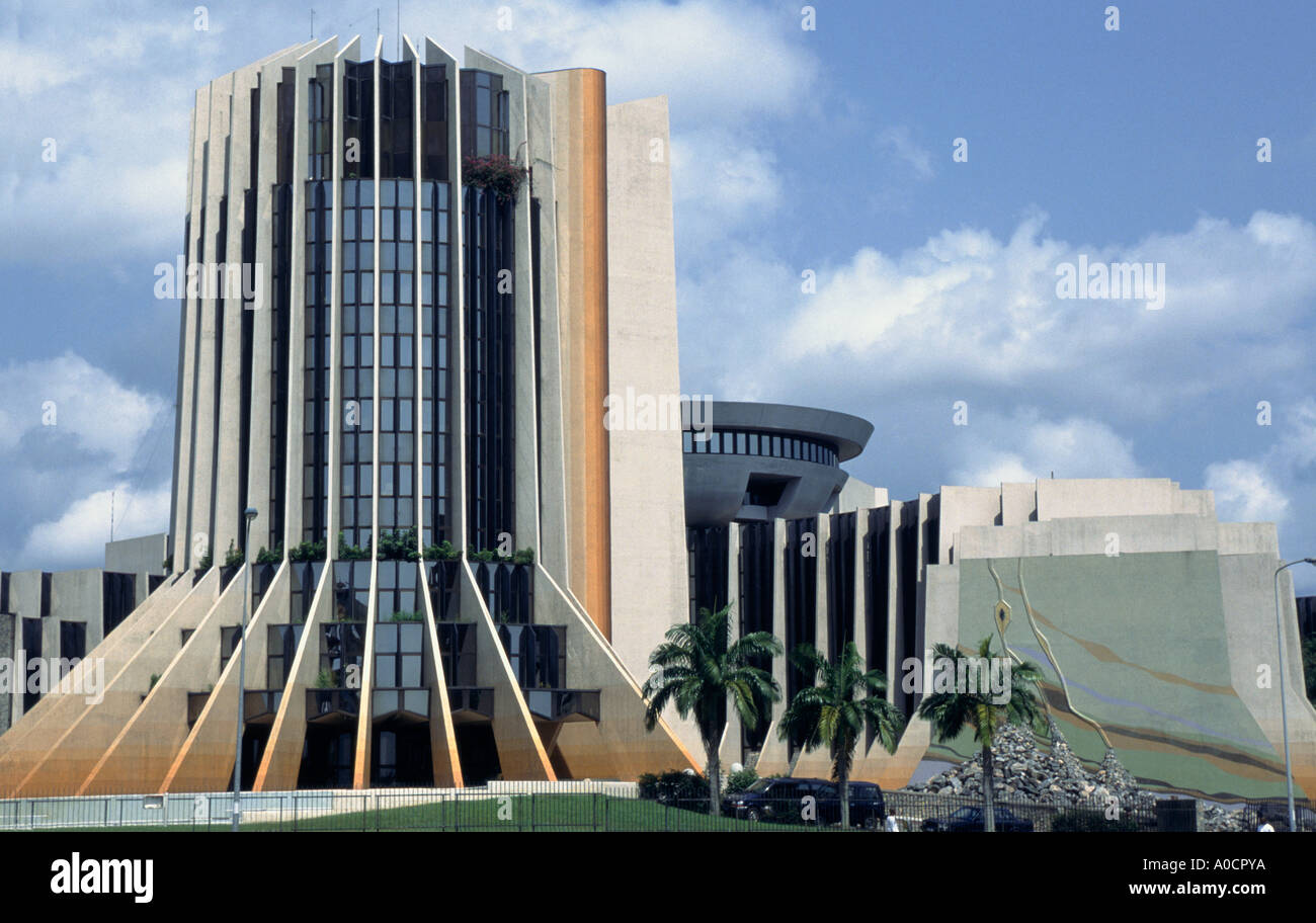 Libreville, Gabun. Modernes Büro Gebäude der Axa Colonia Versicherung. Stockfoto
