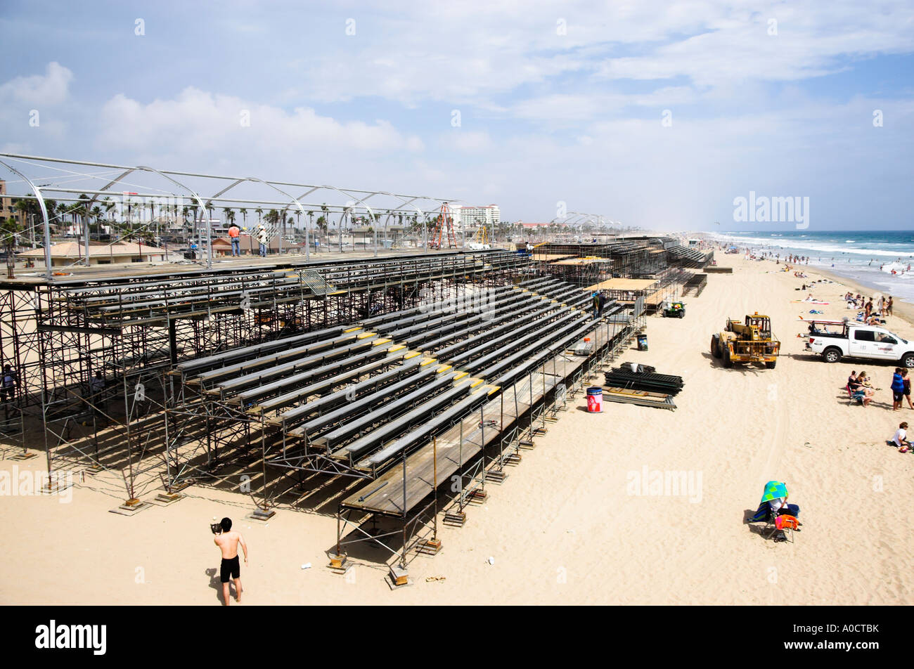 Bestuhlung Struktur Bau in Vorbereitung auf die Bank der Huntington Beach Kalifornien USA Westen Strandspiele, 21.-30. Juli 2006 Stockfoto