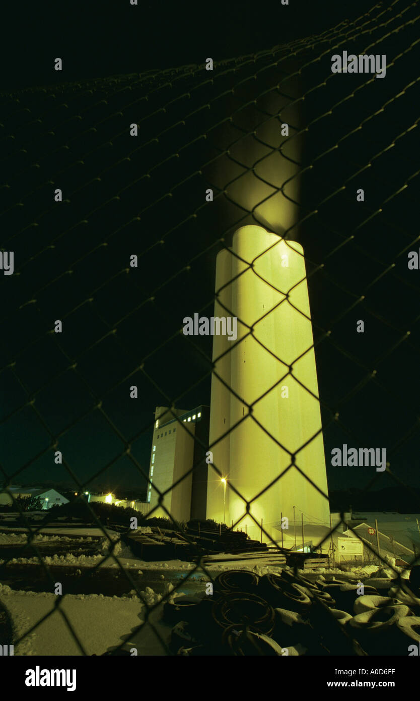 Silo von Winterabends Stockfoto
