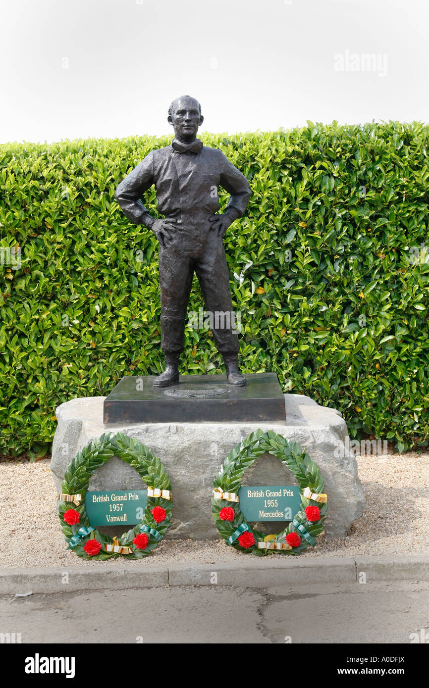 Statue von Sir Stirling Moss in Mallory Park Auto-Rennstrecke, Leicestershire. Stockfoto