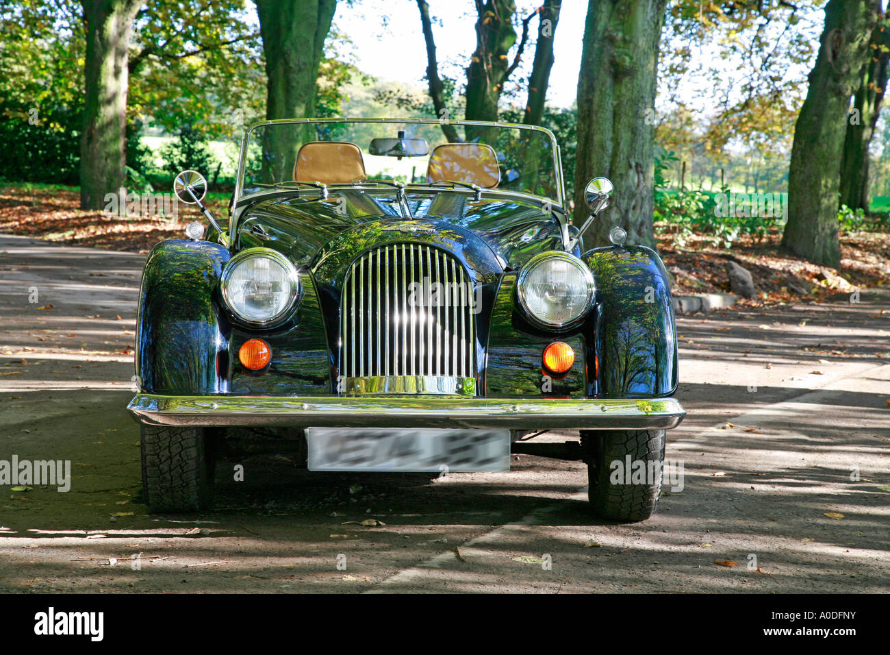 Morgan 4/4 2-sitzigen Sportwagen in einer ländlichen Umgebung Stockfoto