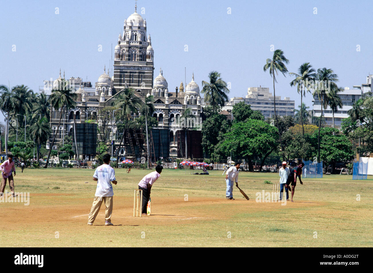 Indianer spielen Sie eine Partie Cricket in Mumbai Bombay Indien Stockfoto