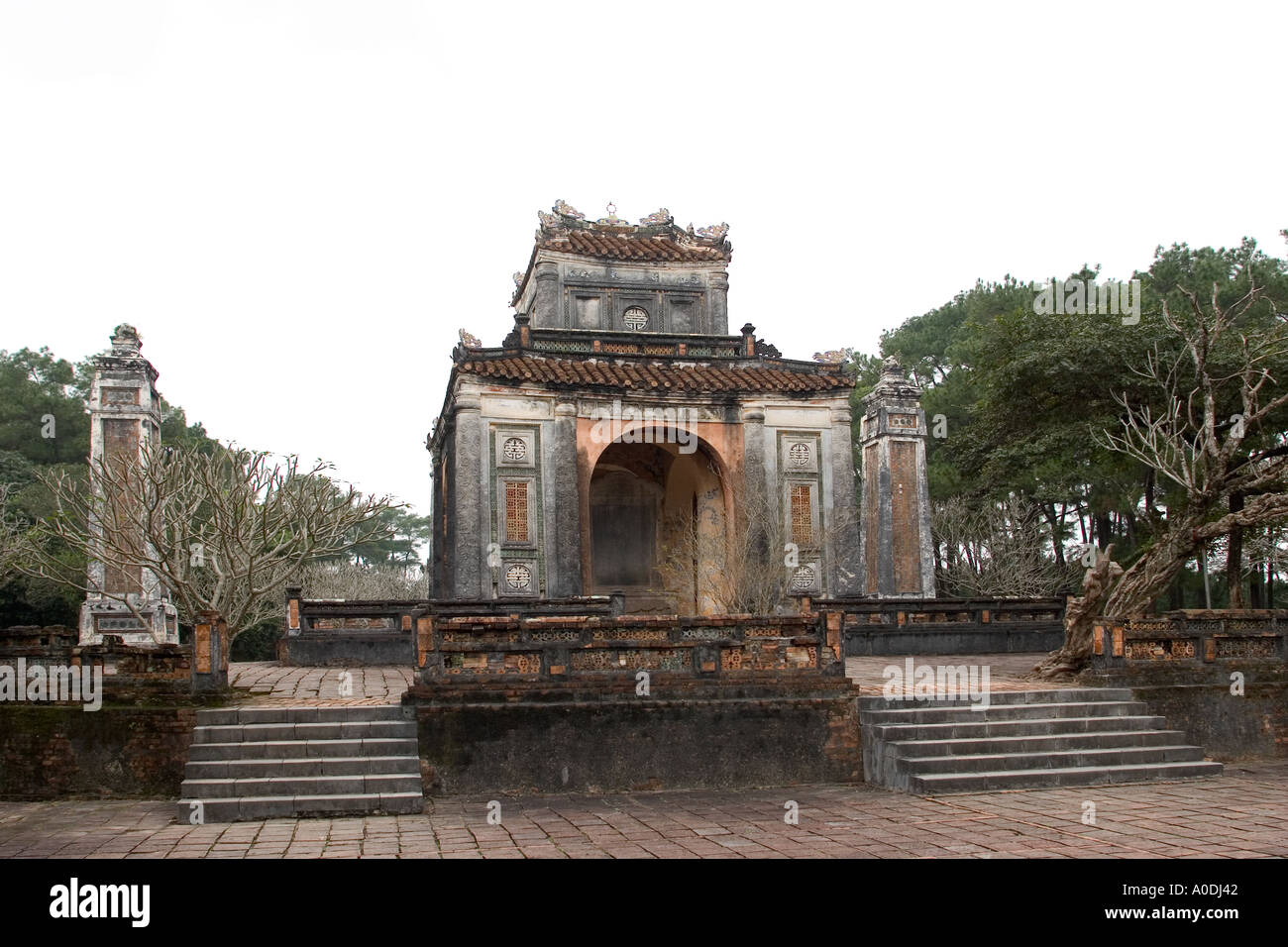 Vietnam Farbton Royal Gräber Grab des Kaisers Tu Duc längste serviert Nguyen Monarch regierte 1848 83 Stele Pavillon Stockfoto