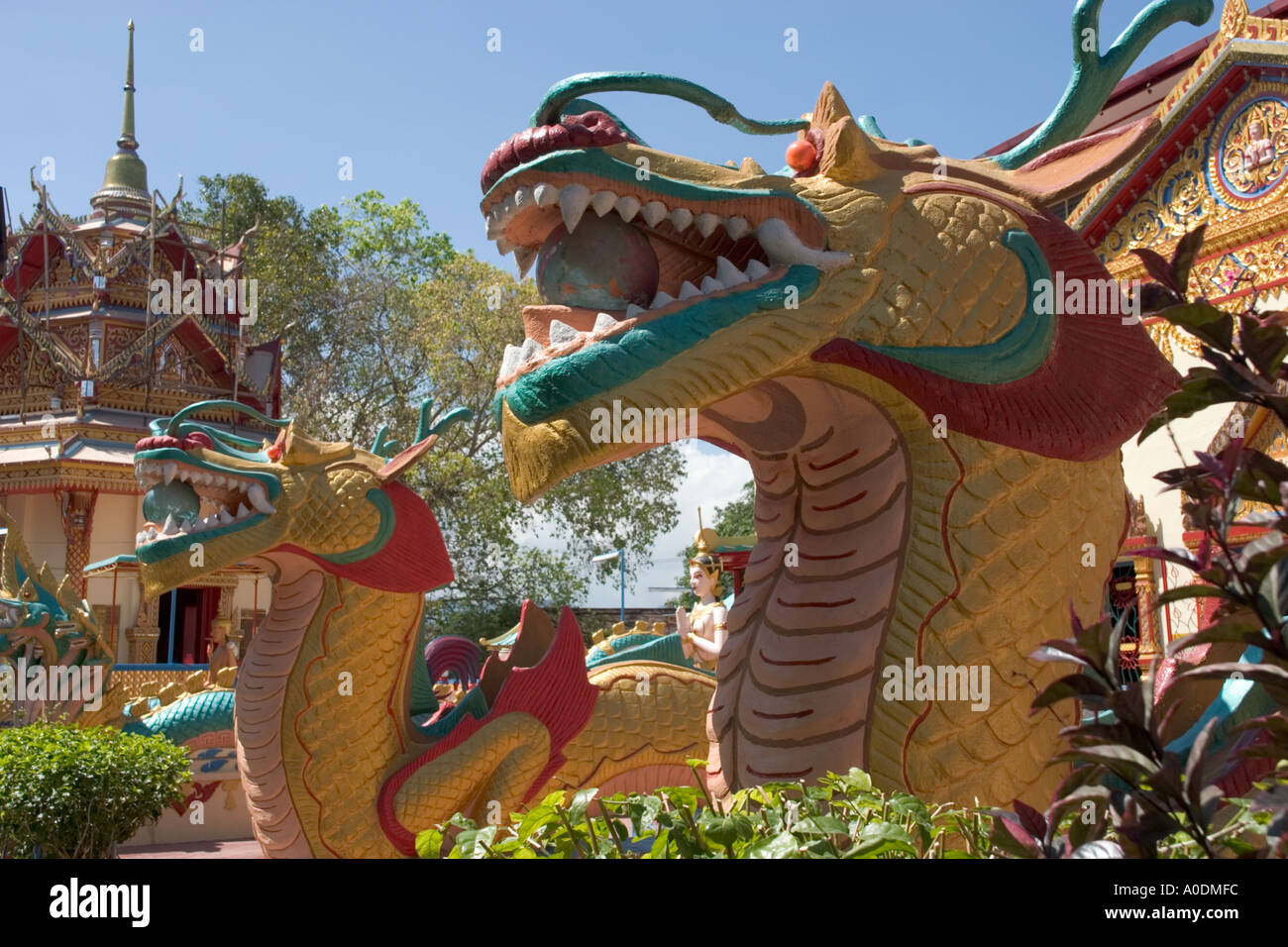 Drachen Figur außerhalb Wat Chaiya Mangkalaram buddhistischen Tempel in George Town, Penang Stockfoto