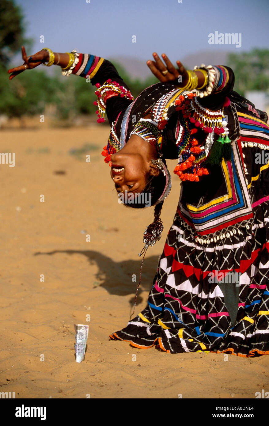 Kalbeliya Zigeuner traditionelle Tänzer und Schlangenbeschwörer nomadischen Ureinwohner indischen Pushkar Rajasthan Wüste Stockfoto