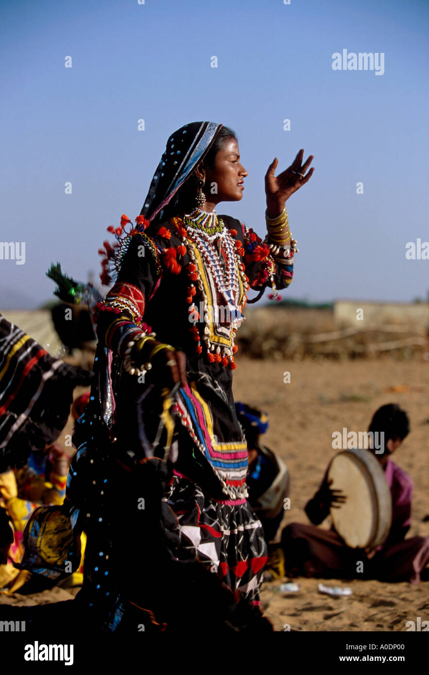 Kalbeliya Zigeuner traditionelle Tänzer und Schlangenbeschwörer nomadischen Ureinwohner indischen Pushkar Rajasthan Wüste Stockfoto