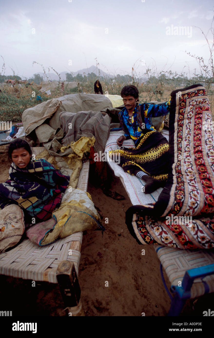 Kalbeliya Zigeuner traditionelle Tänzer und Schlangenbeschwörer nomadischen Ureinwohner indischen Pushkar Rajasthan Wüste Stockfoto