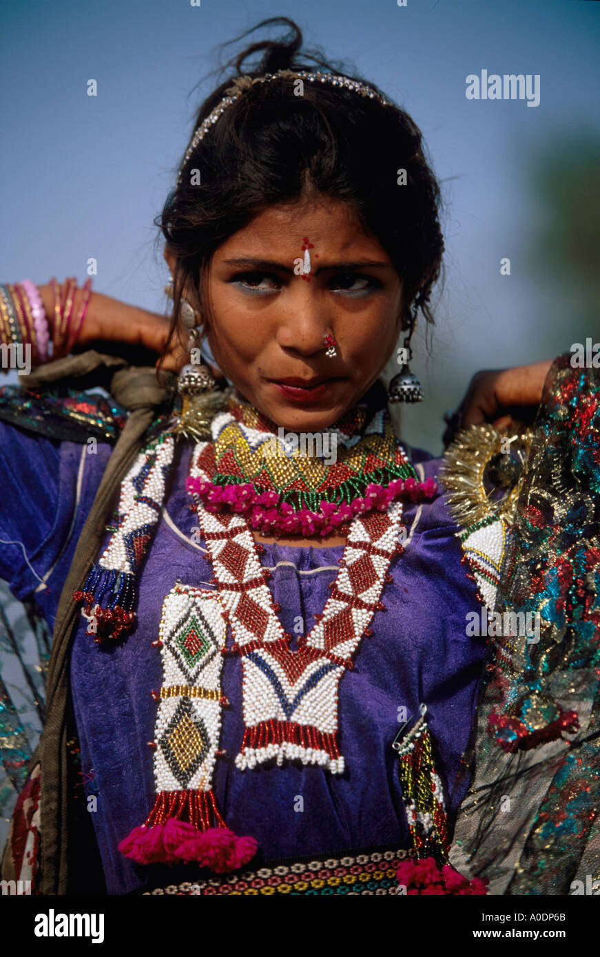 Junge Kalbeliya Zigeuner Tänzerin nomadischen Ureinwohner der Wüste Pushkar Rajasthan Indien Stockfoto