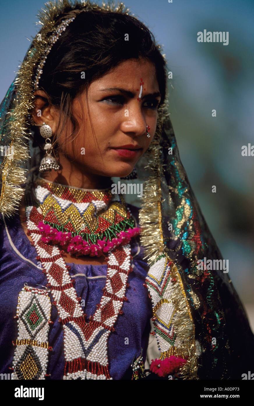Junge Kalbeliya Zigeuner Tänzerin nomadischen Ureinwohner der Wüste Pushkar Rajasthan Indien Stockfoto