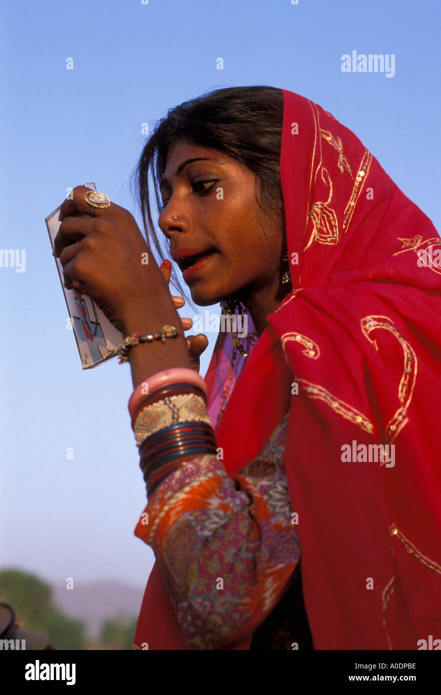 Kalbeliya Zigeuner traditionelle Tänzer und Schlangenbeschwörer nomadischen Ureinwohner indischen Pushkar Rajasthan Wüste Stockfoto