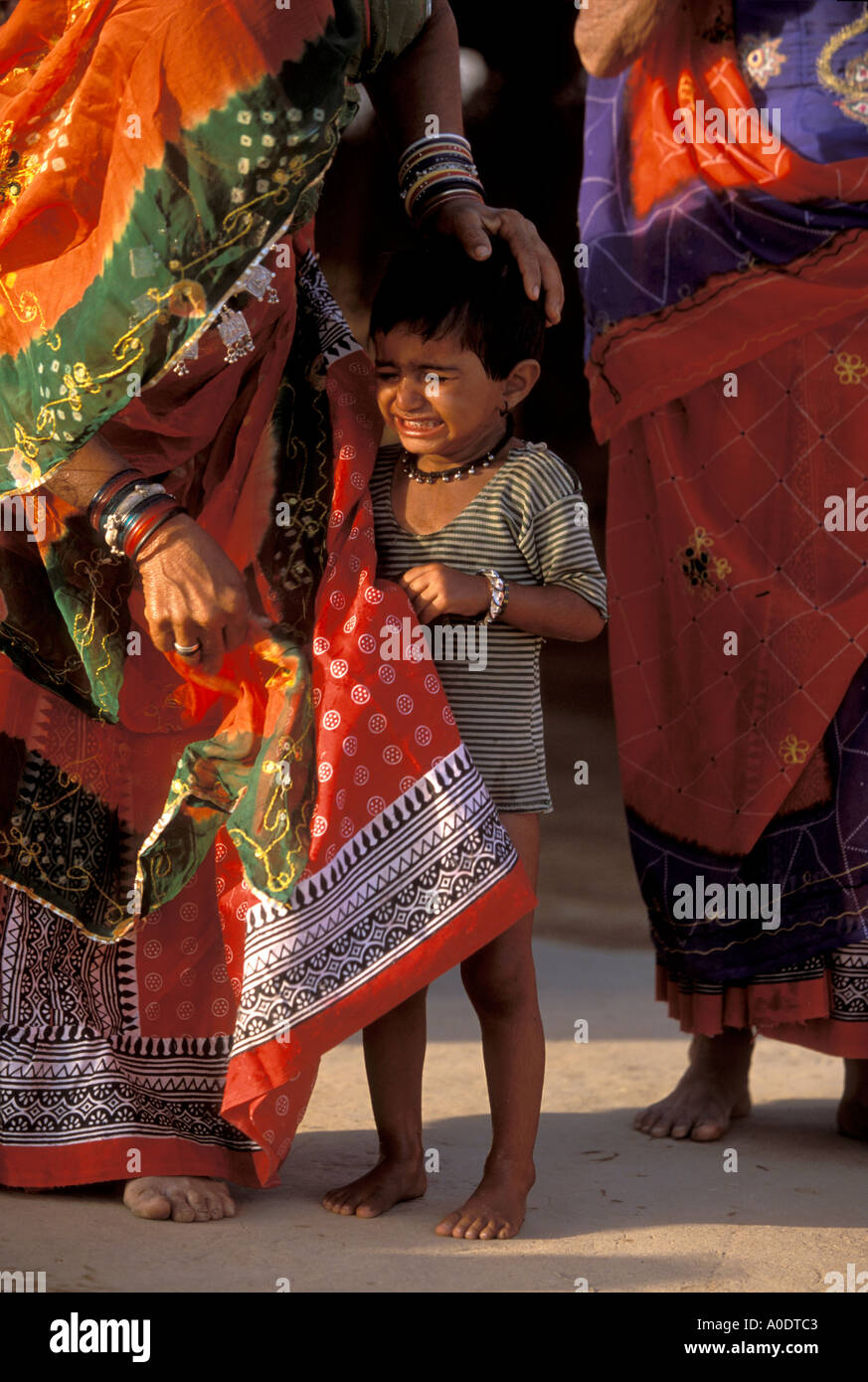 Bishnoi indigene Mädchen weint einheimischen Stämme und Kulturen der Rajasthan Wüste Indien Stockfoto