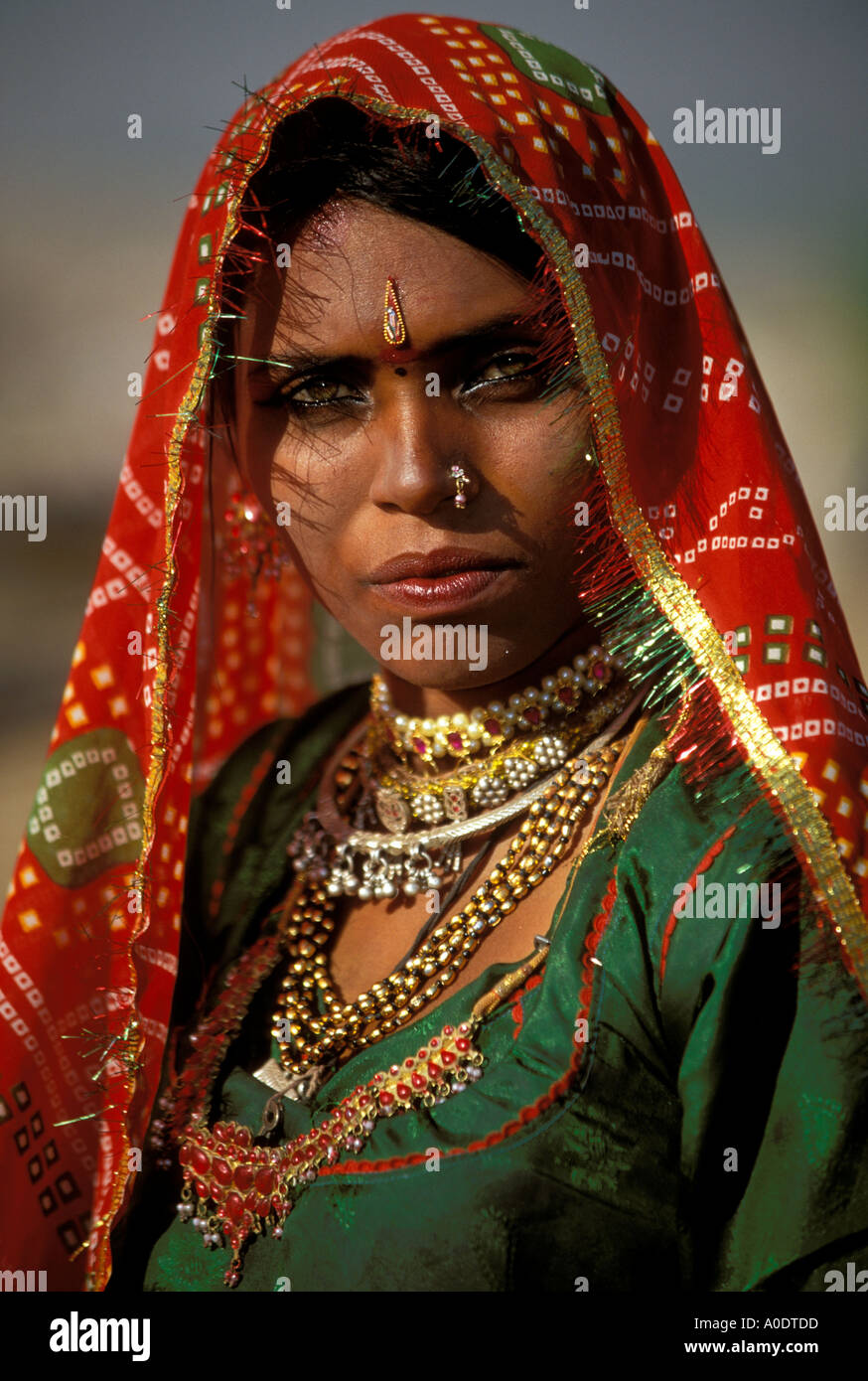 Porträt einer schönen Bopa nomadischen Zigeunerin Rajasthan indigener Kulturen und Stämme von Indien Stockfoto