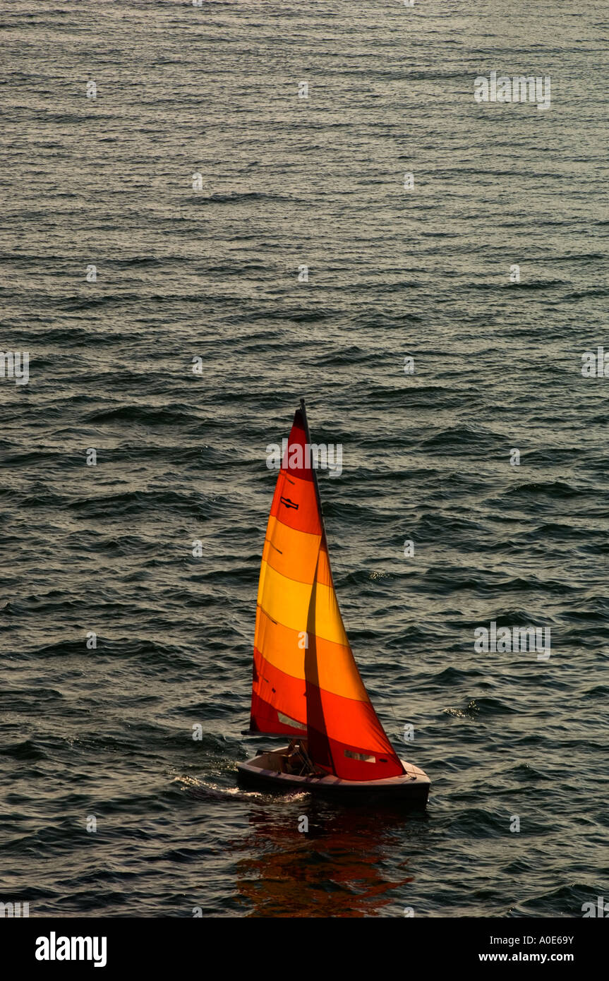 Einsame Yacht vor der Küste von Sarasota, Süd-Florida, USA Stockfoto